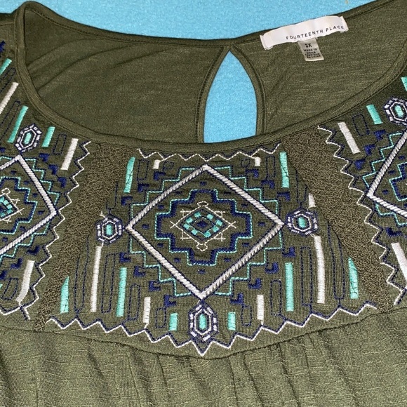 FOURTEENTH PLACE embroidered olive green flutter short tie sleeve tunic size 2XL - Picture 3 of 9